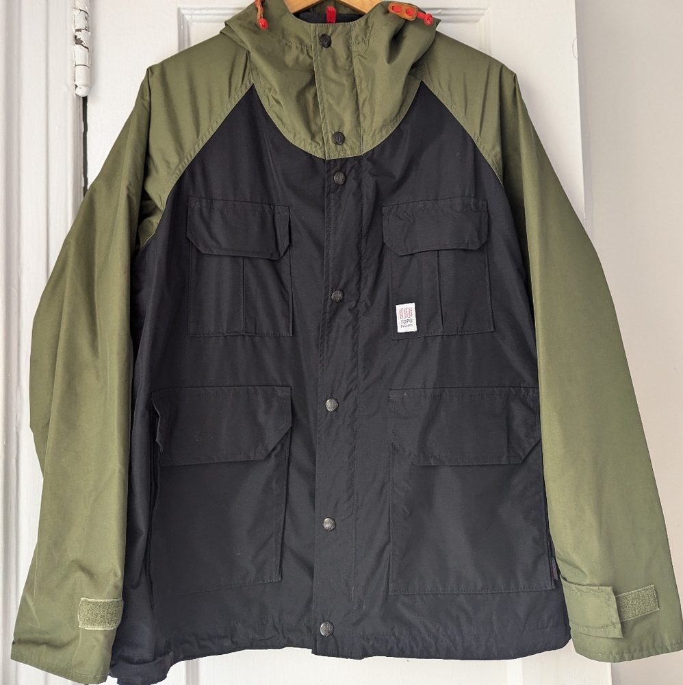 Topo Designs medium Mountain Jacket. Black and Green